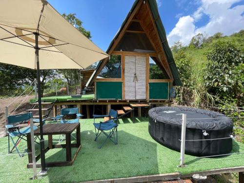 MANTIS Vida en medio de la naturaleza in La Mesa, Colombia