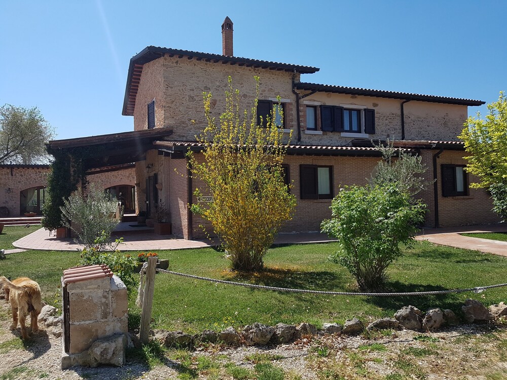 Agriturismo Podere S. Croce — 4-Star Luxury Hotel in Manciano, Italy