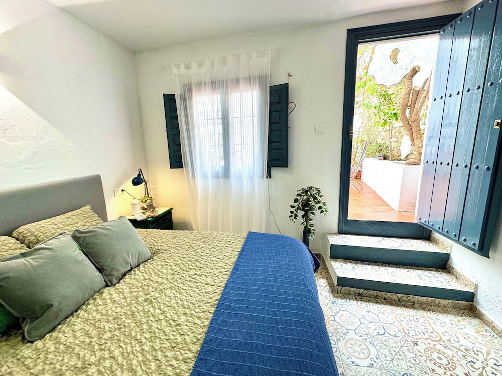 Lemon Tree Patio — 4-Star Luxury Hotel in Olvera, Spain