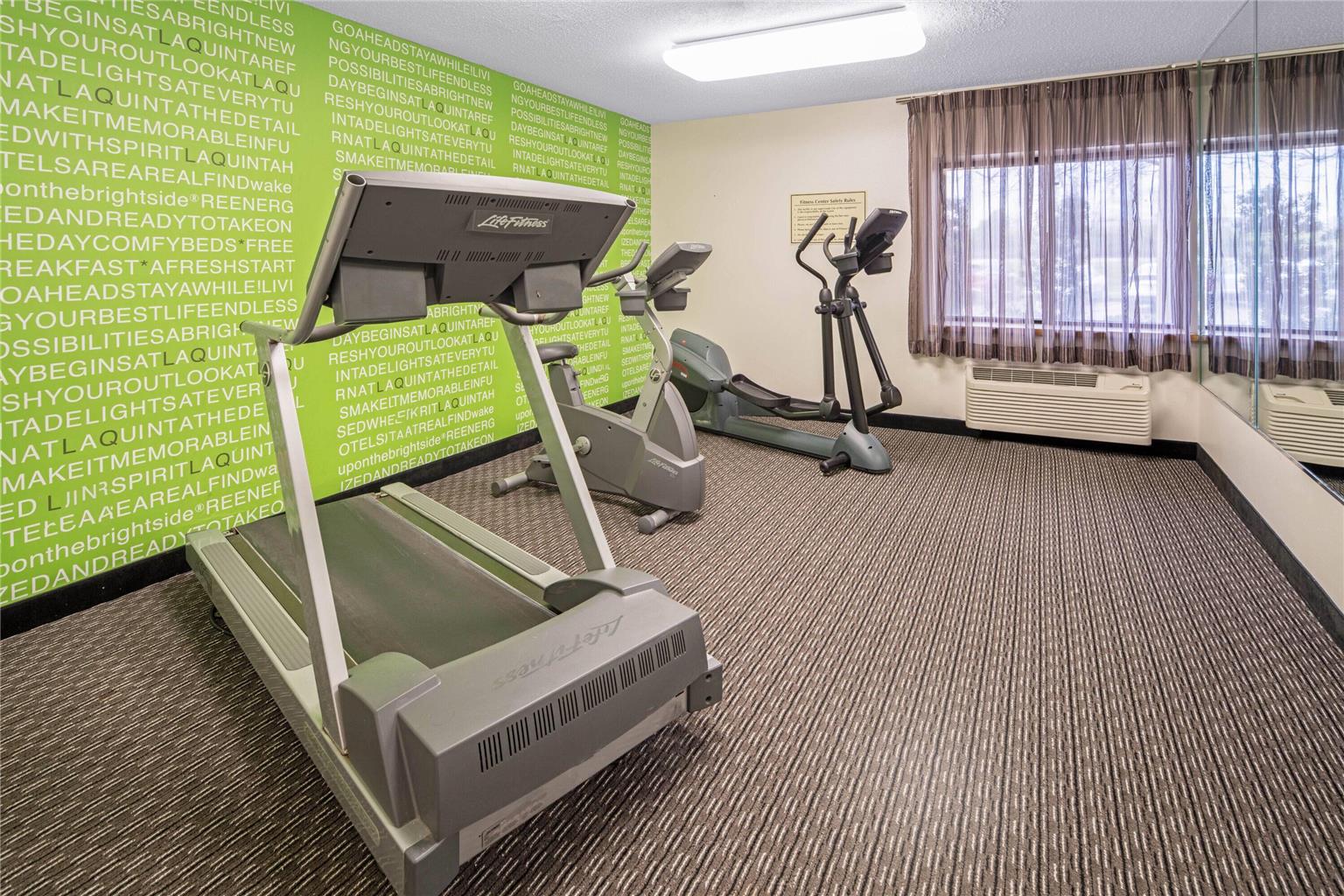 La Quinta Inn & Suites by Wyndham Baton Rouge Siegen Lane - photo 14