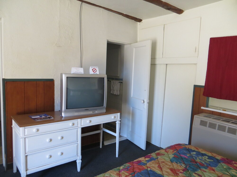 Riverside Inn of Alamosa - photo 11