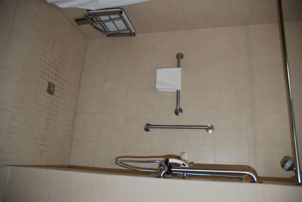 Hampton Inn Maumelle AR - photo 18