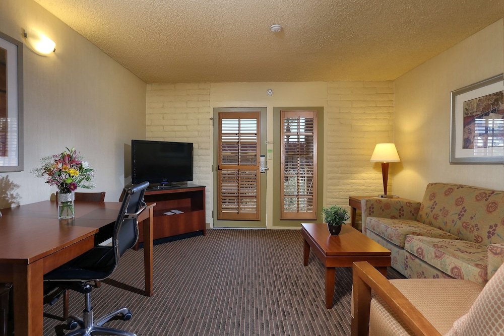 DoubleTree Suites by Hilton Tucson Airport - photo 20