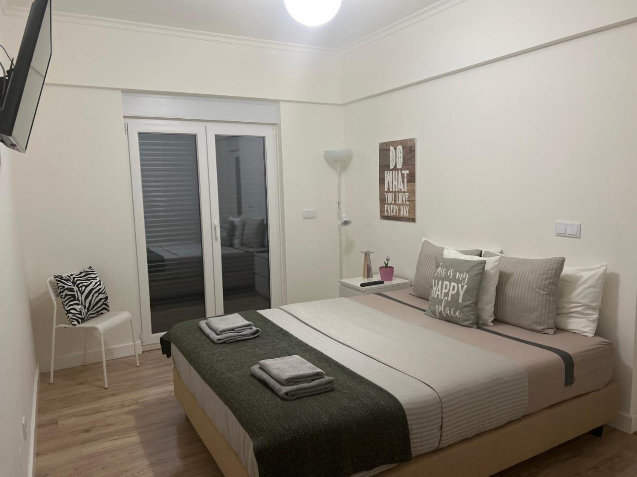 Modern Twin Room with a Balcony — hotel in Montijo