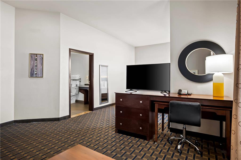 Comfort Suites Waxahachie Dallas - photo 18