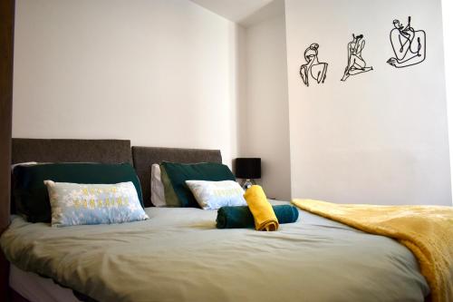 Seaside Flat Contractors Family Business Parking — 4-Star Luxury Hotel in Portslade, United Kingdom