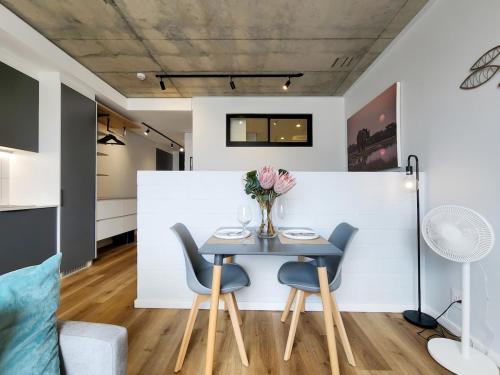 Stylish brand new secure apartment with pool