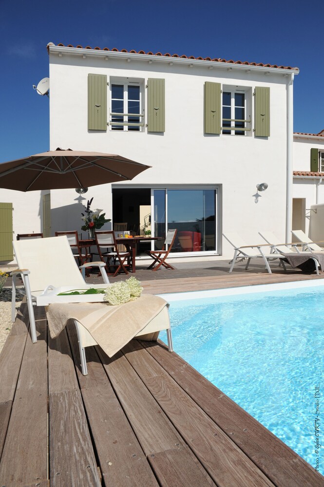 Villas Des Phares — 4-Star Luxury Hotel in La Flotte, France