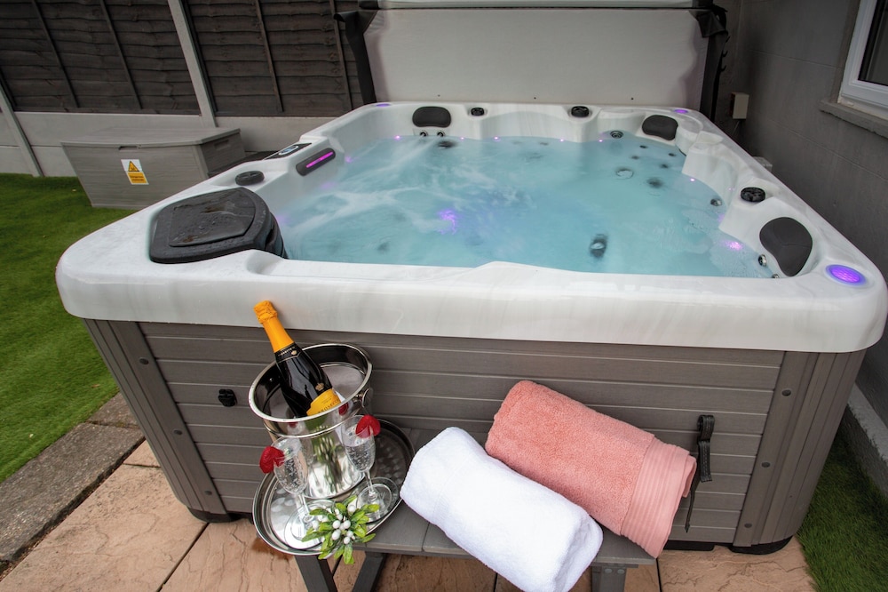 Seaside Cottage Hot tub & Games Room — 4-Star Luxury Hotel in Bridlington, United Kingdom
