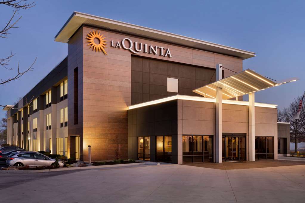 La Quinta Inn & Suites by Wyndham St Louis Route 66 - photo 3