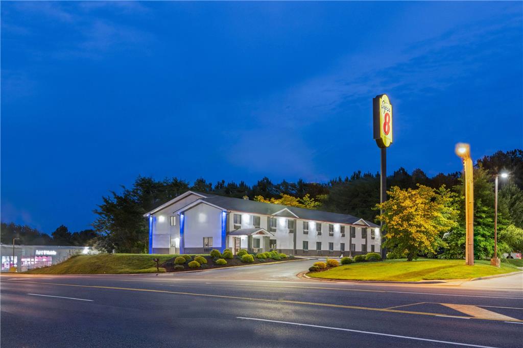 Super 8 by Wyndham Farmville - photo 4