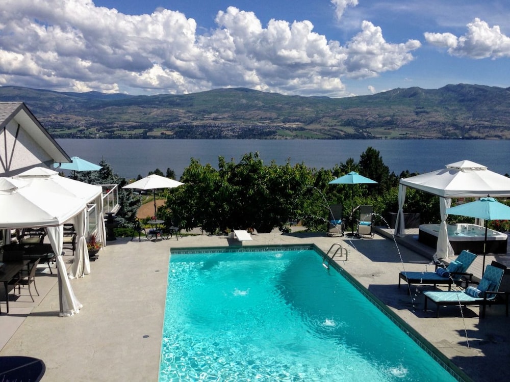 Le Chateau du Lac — 4-Star Luxury Hotel in West Kelowna, Canada
