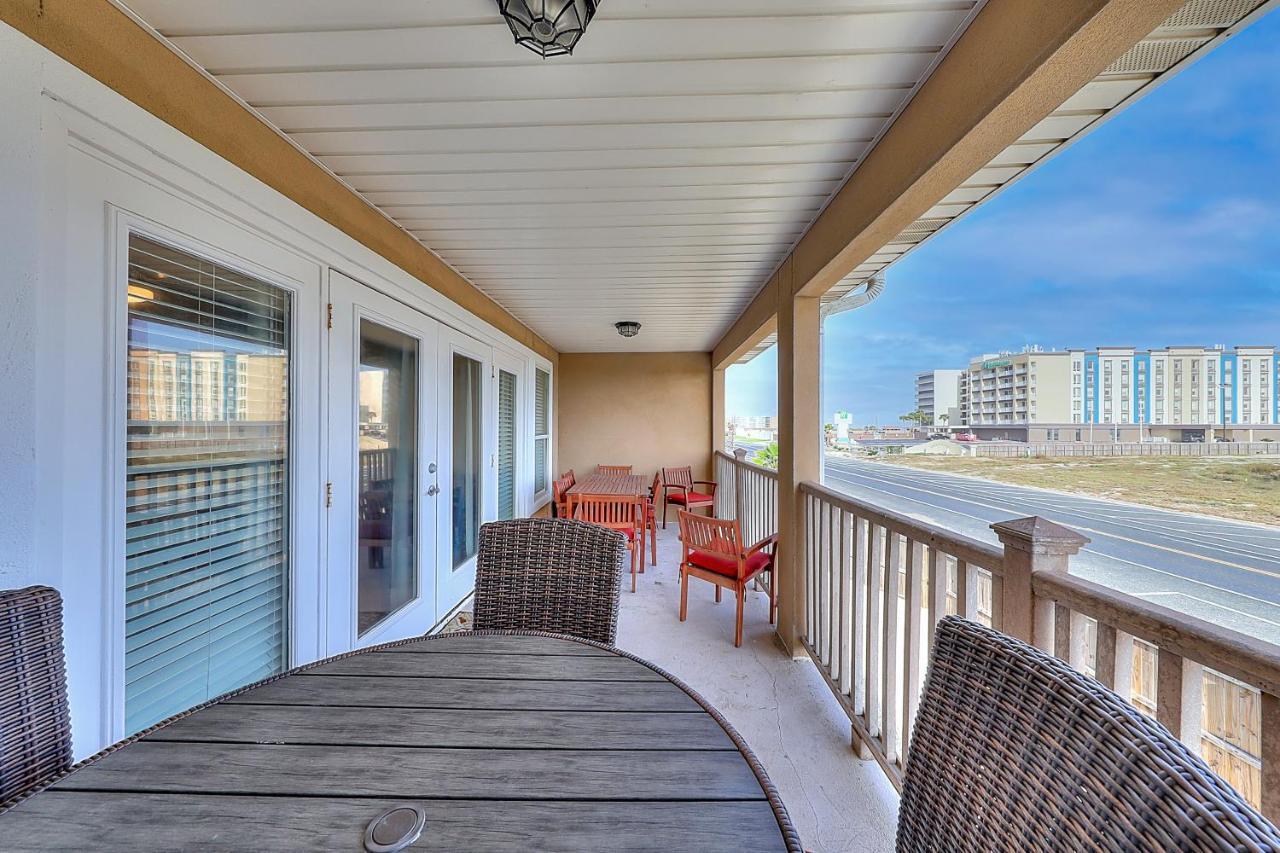 Texas Two Steps From Beach in Corpus Christi, United States