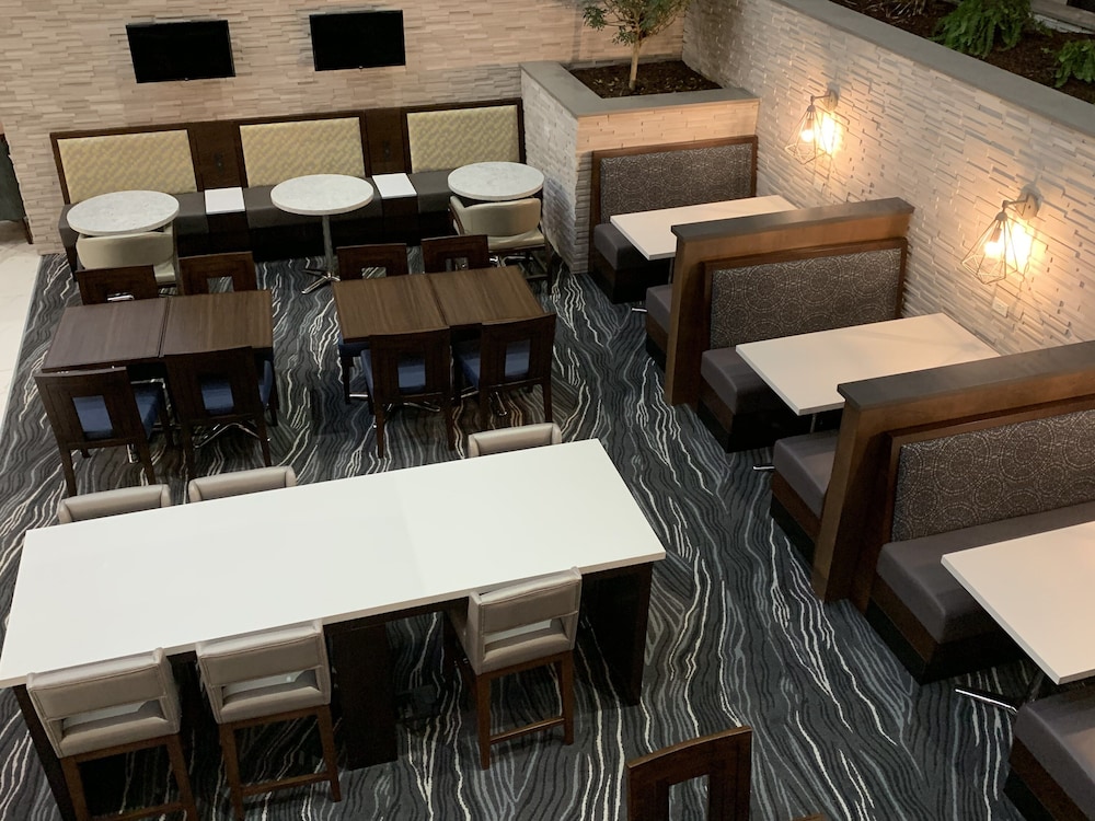 Embassy Suites Syracuse - photo 54
