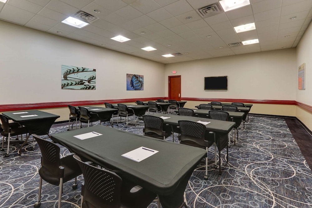 DoubleTree by Hilton St. Louis Forest Park - photo 26