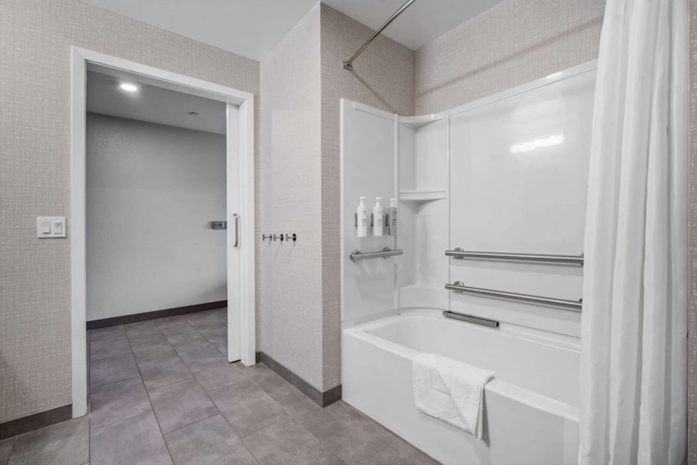 Hampton Inn by Hilton Morro Bay - photo 17
