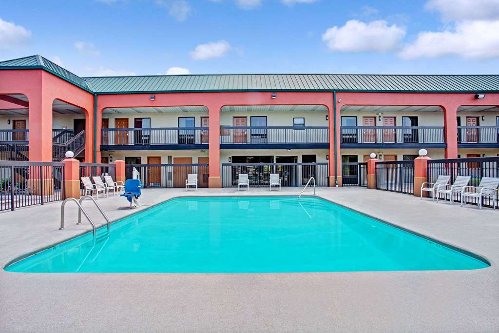 Super 8 by Wyndham Knoxville East - photo 6