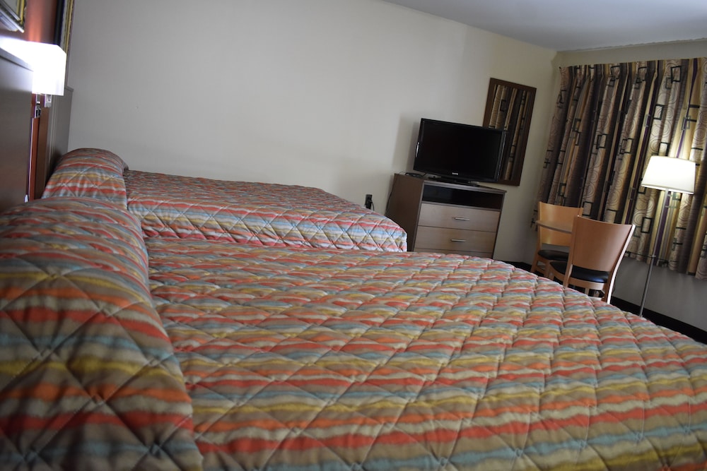 South Hills Motel - photo 19