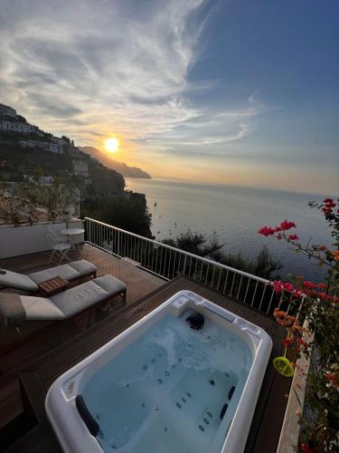 SeaJewelsDeluxurySuite — 4-Star Luxury Hotel in Amalfi, Italy