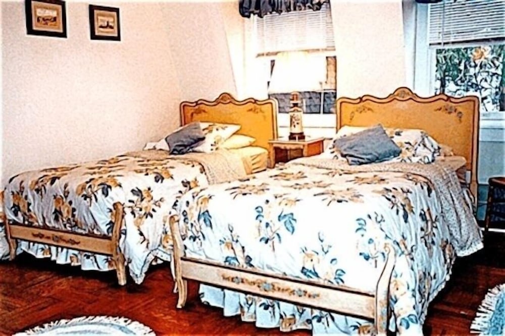Whistler's Inn Bed & Breakfast - photo 17