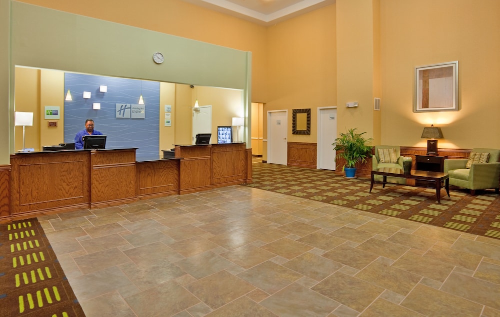Holiday Inn Express Hotel & Stes Kansas City Sports Complex by IHG - photo 7