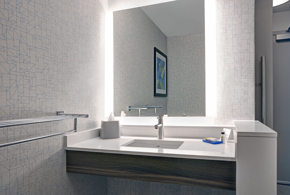 Holiday Inn Express Milwaukee Downtown by IHG - photo 17