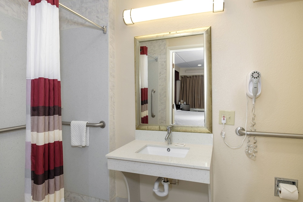 Red Roof Inn Tallahassee University - photo 27