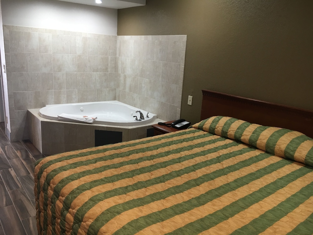 Bellflower Travel Inn - photo 29