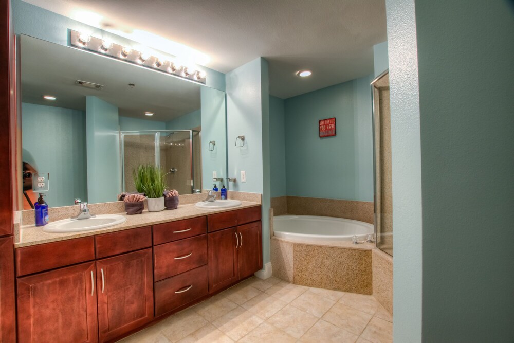 Laketown Wharf Resort by Aneliya's Rentals - photo 715