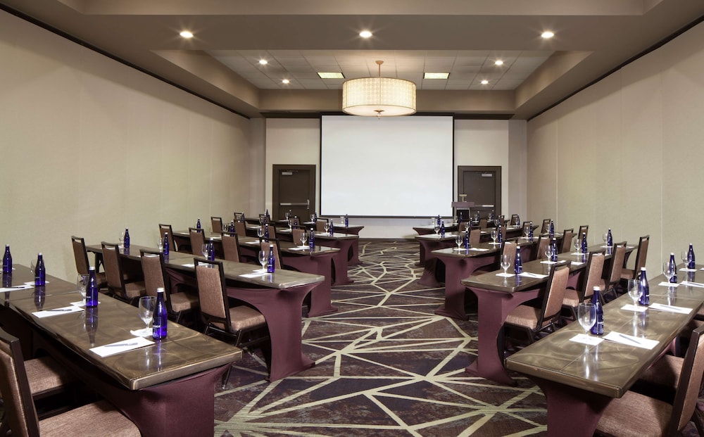 Embassy Suites by Hilton Philadelphia Airport - photo 57