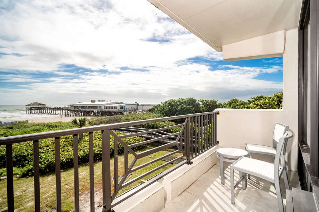 La Quinta Inn & Suites by Wyndham Cocoa Beach Oceanfront - photo 30