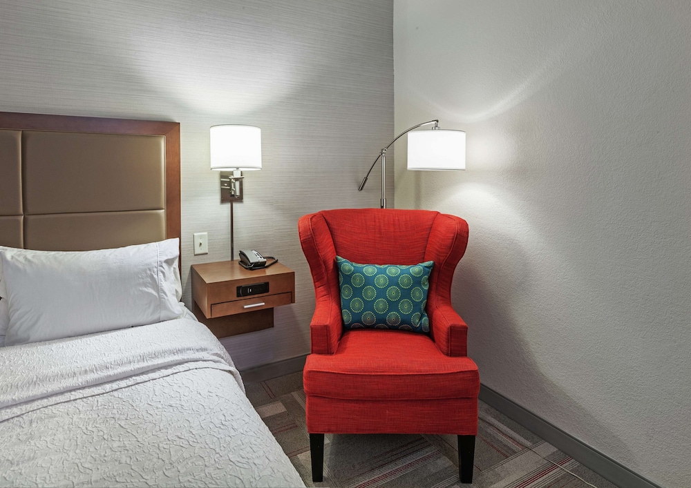 Hampton Inn & Suites Claremore - photo 24