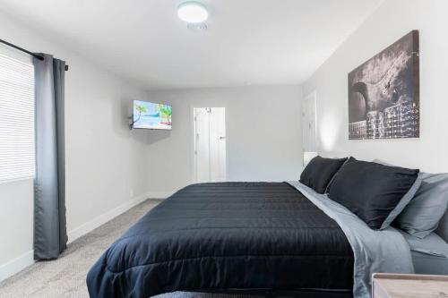 5Mins to Fremont 10Mins to Strip Sleeps 8