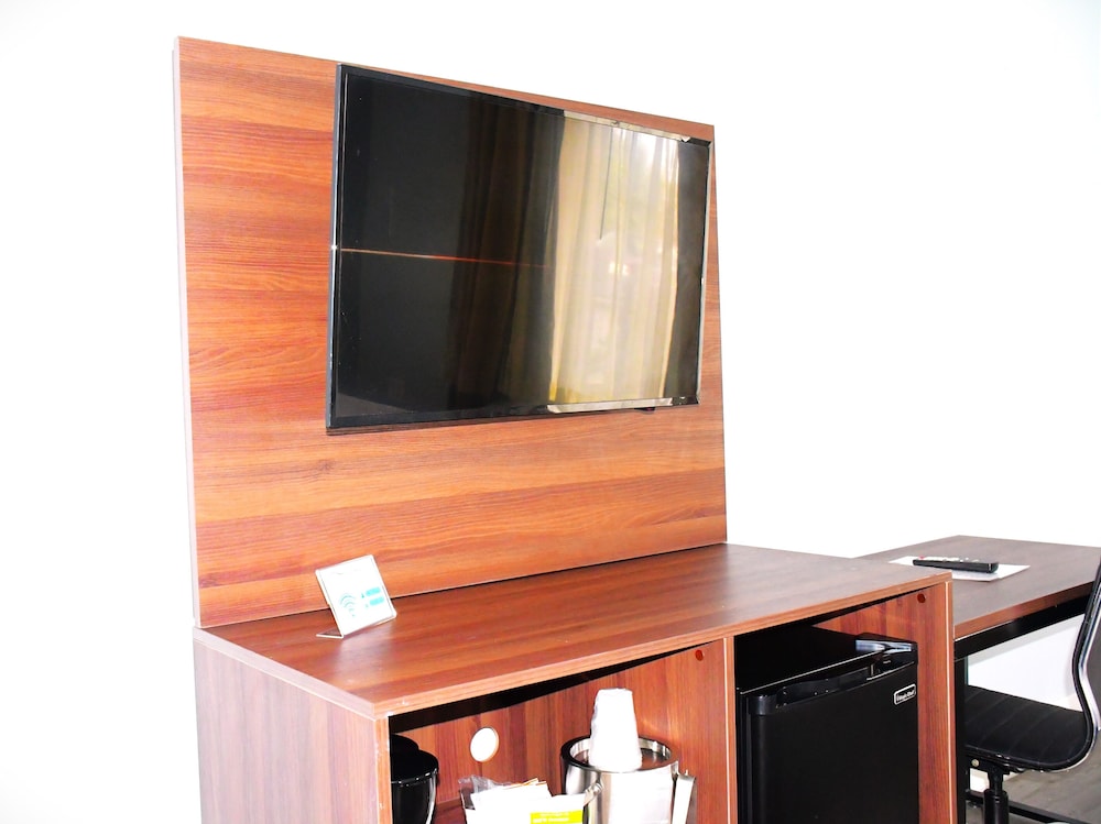 Florence Inn and Suites - photo 2