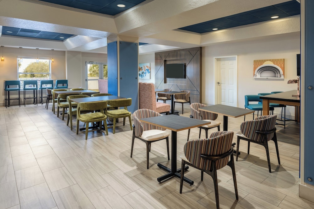 Holiday Inn Express Orlando International Airport by IHG - photo 41