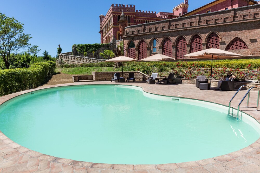 Il Castello di San Ruffino — 4-Star Luxury Hotel in Vignale Riotorto, Italy