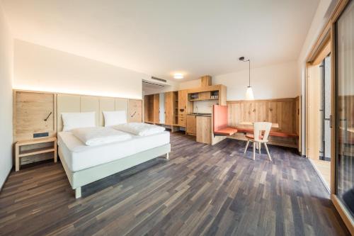 Weingut Moser Apartments — 4-Star Luxury Hotel in Caldaro Sulla Strada Del Vino, Italy