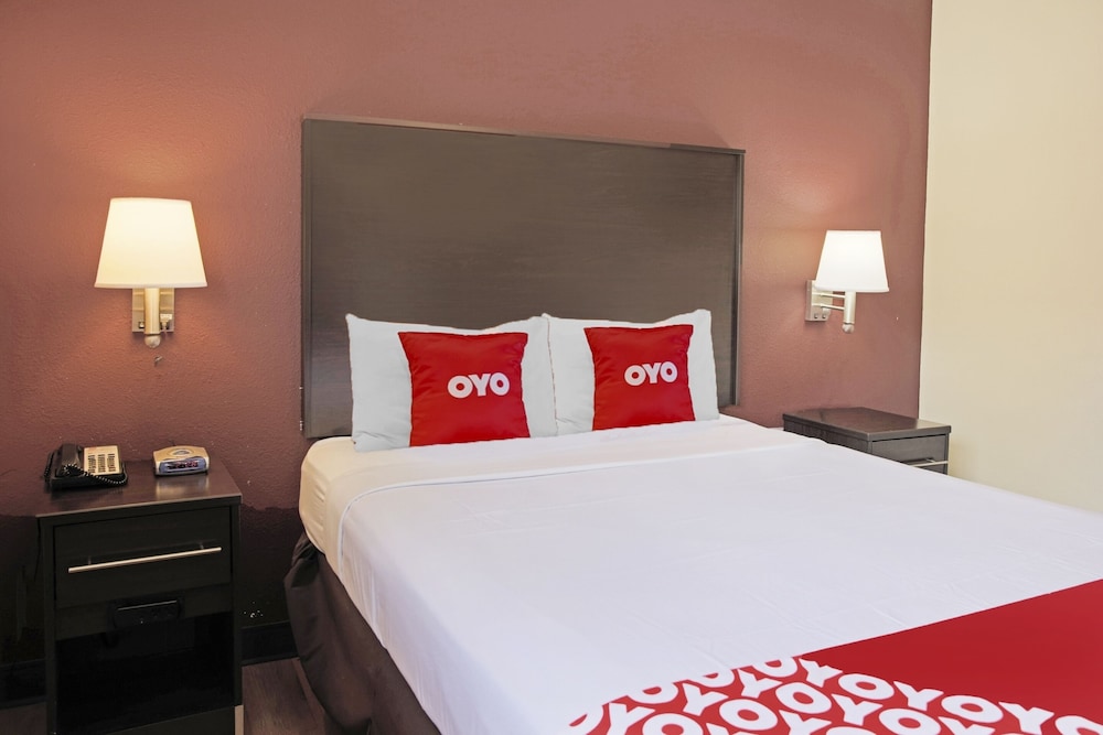 OYO Hotel McAllen Airport South - photo 34