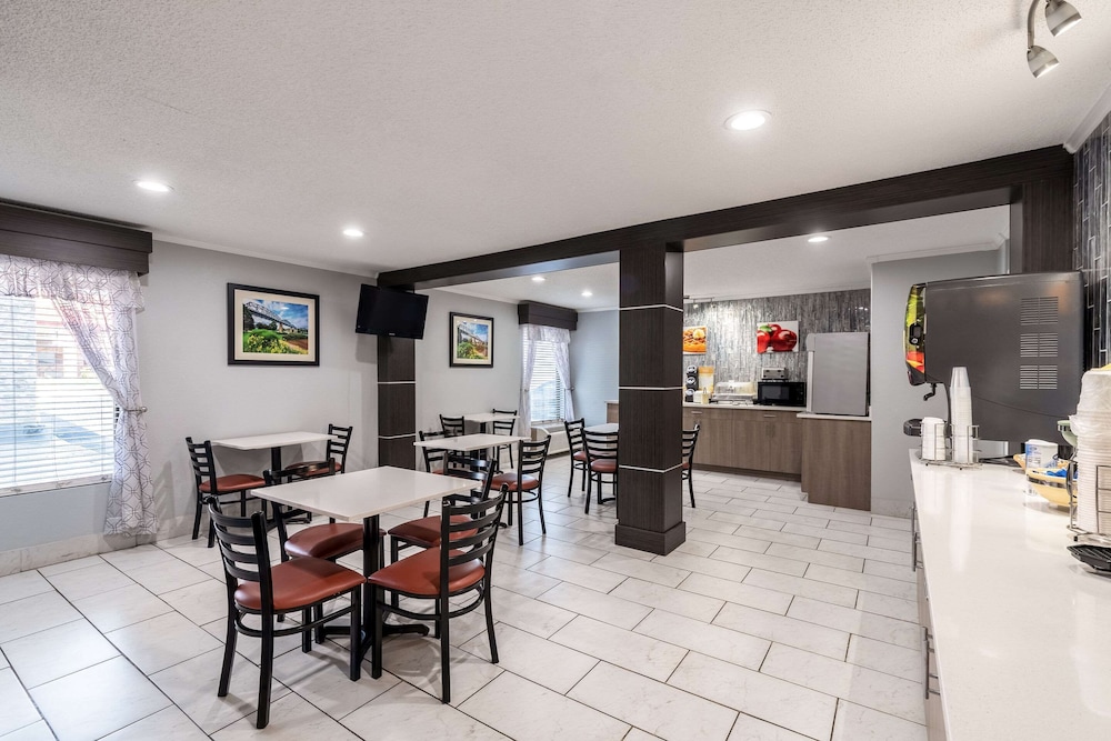Quality Inn Cleveland North - photo 38
