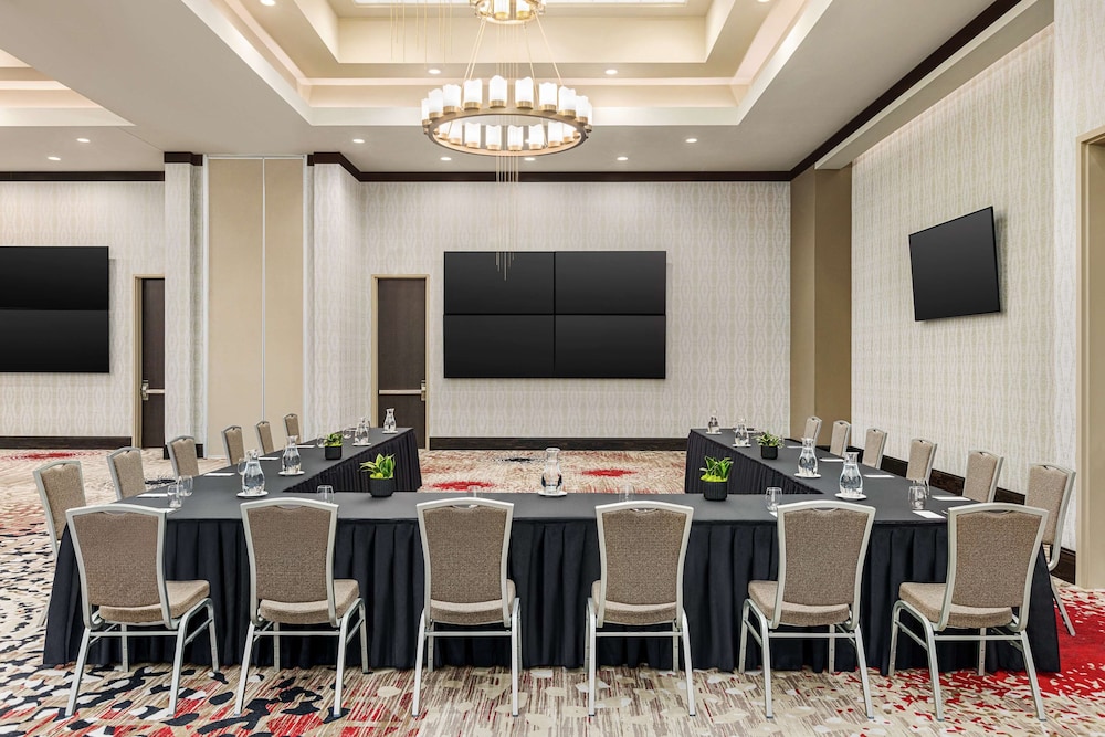 Embassy Suites by Hilton Round Rock - photo 43