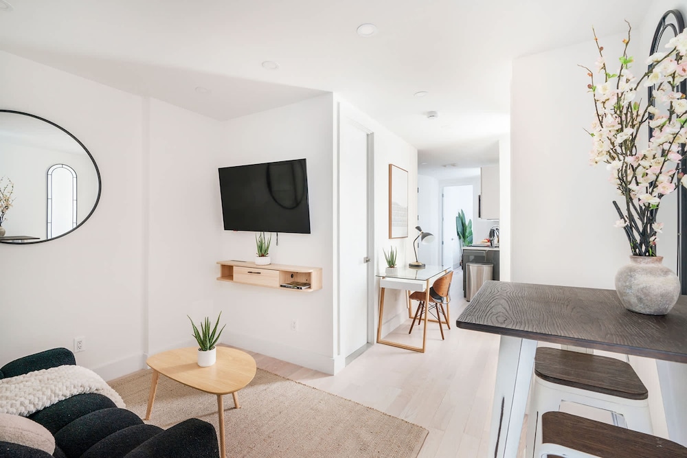 48 5FE Brand New 2BR in prime Midtown — 4-Star Luxury Hotel in New York City, United States