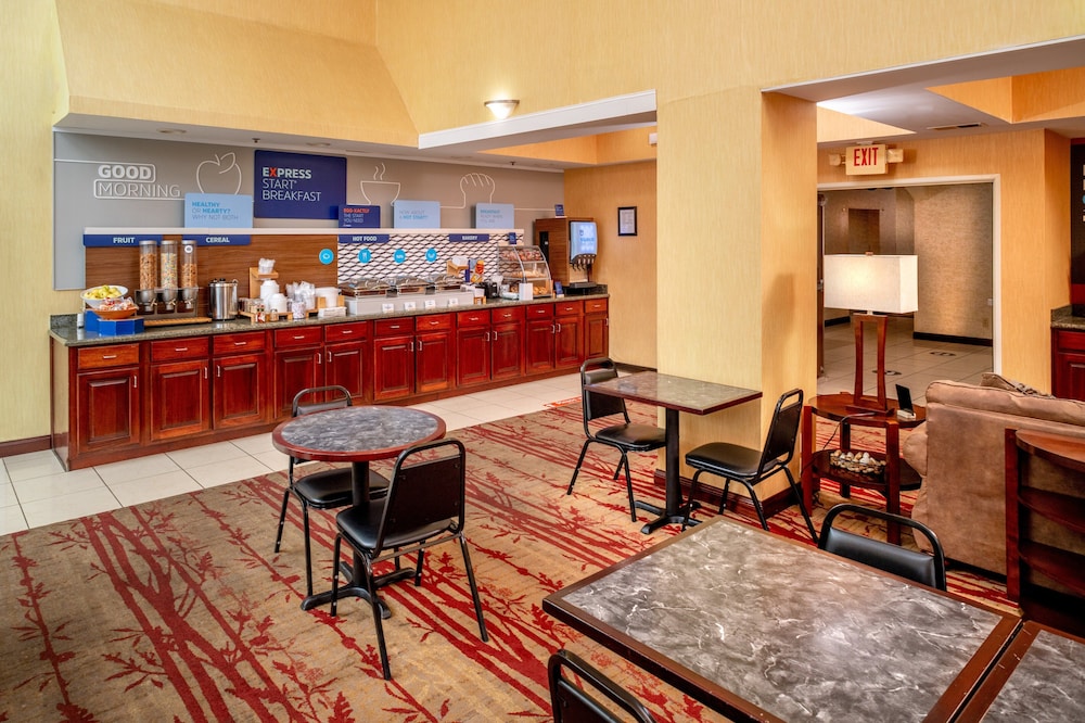 Holiday Inn Express Hotel & Suites Hazard by IHG - photo 41