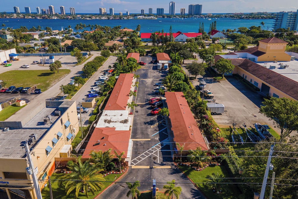 Travel Inn of Riviera Beach - photo 25