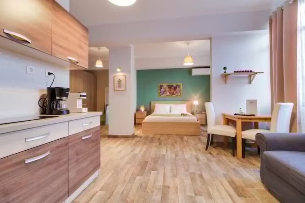 Monastiraki 212 43m2 SuperHost Hub — 4-Star Luxury Hotel in Athens, Greece