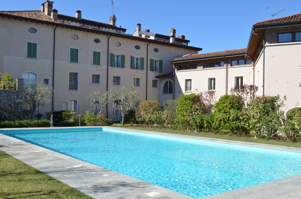 Appartamenti Palazzo Scolari — 4-Star Luxury Hotel in Polpenazze Del Garda, Italy