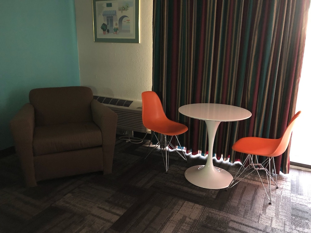 Howard Johnson by Wyndham Winter Haven FL - photo 21