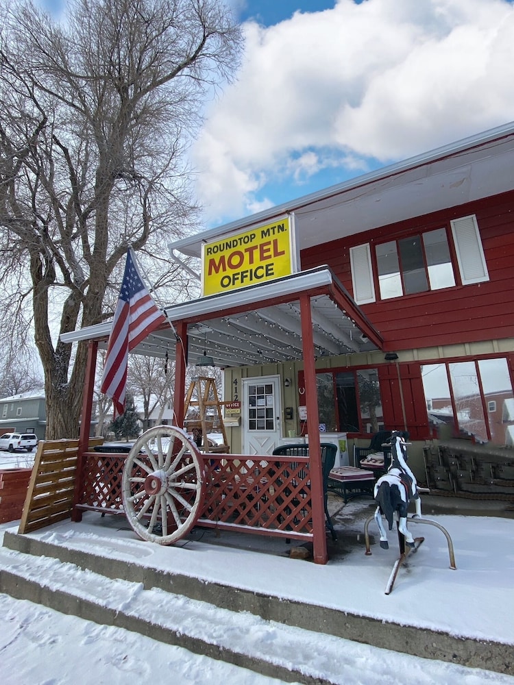 Roundtop Mountain Vista Cabins and Motel - photo 35