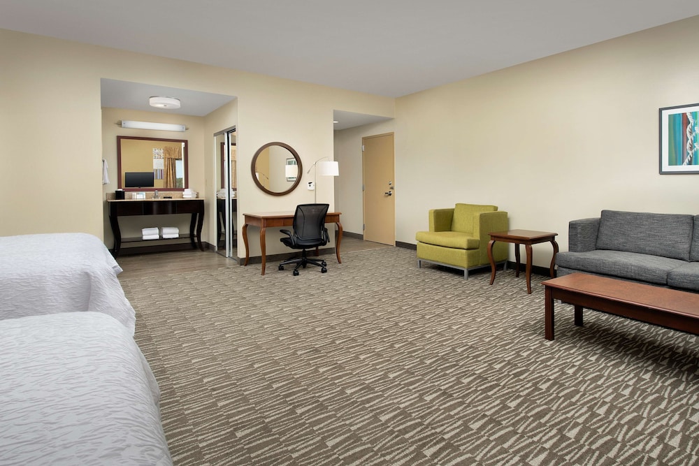 Hampton Inn & Suites Lakeland South Polk Parkway - photo 11