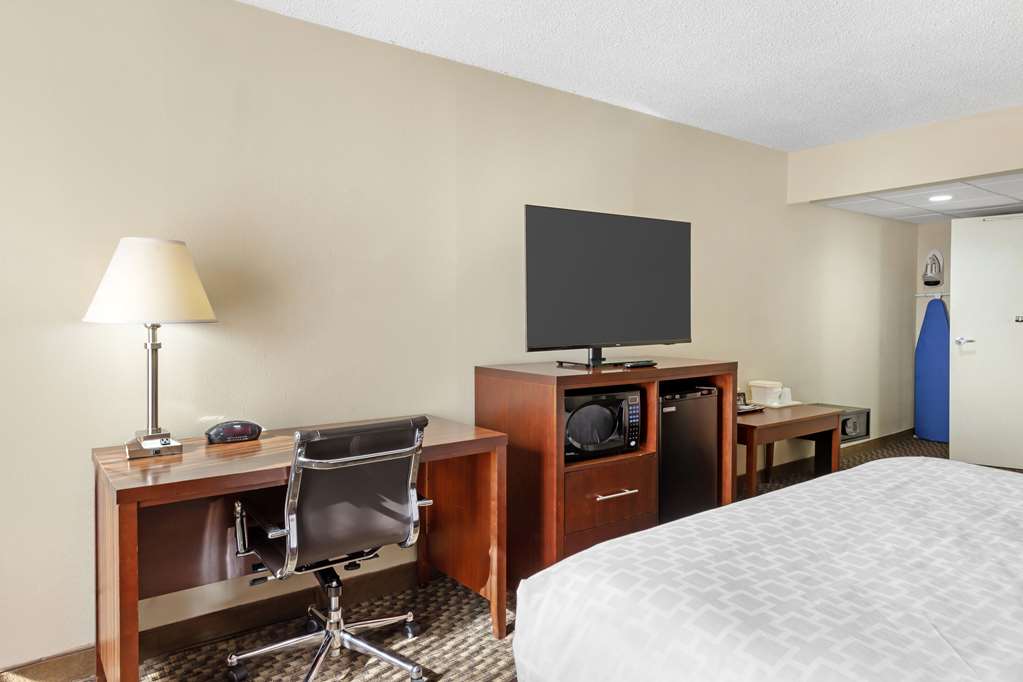 Clarion Pointe Durham Research Triangle Park - photo 23