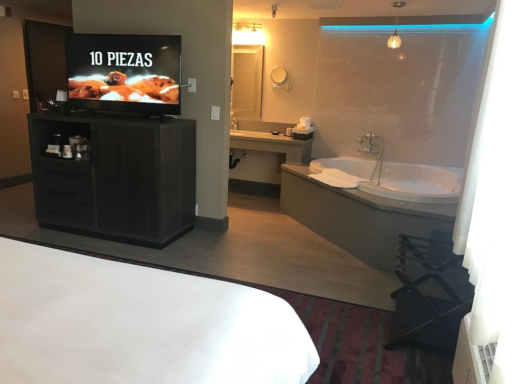 GreenTree Inn & Suites Alhambra - photo 50